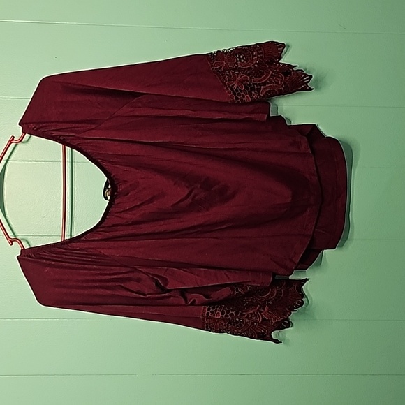 Maroon flowy crop top - Picture 2 of 3